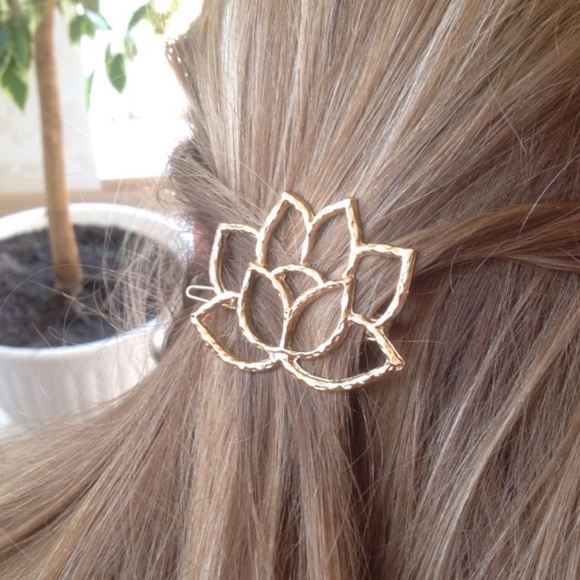 Golden Lotus Hair Clip - Picture 3 of 8